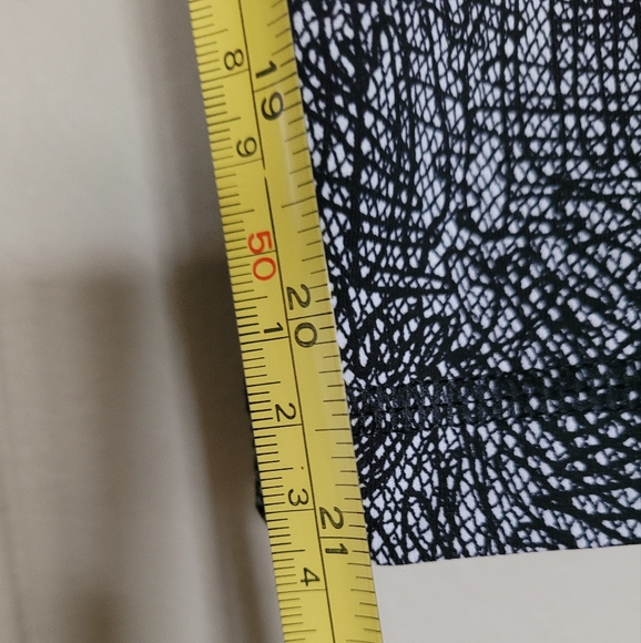 NWOT Lululemon Pace Rival Crop, 6, Line Up White/Black, matching bra listed - Picture 14 of 14